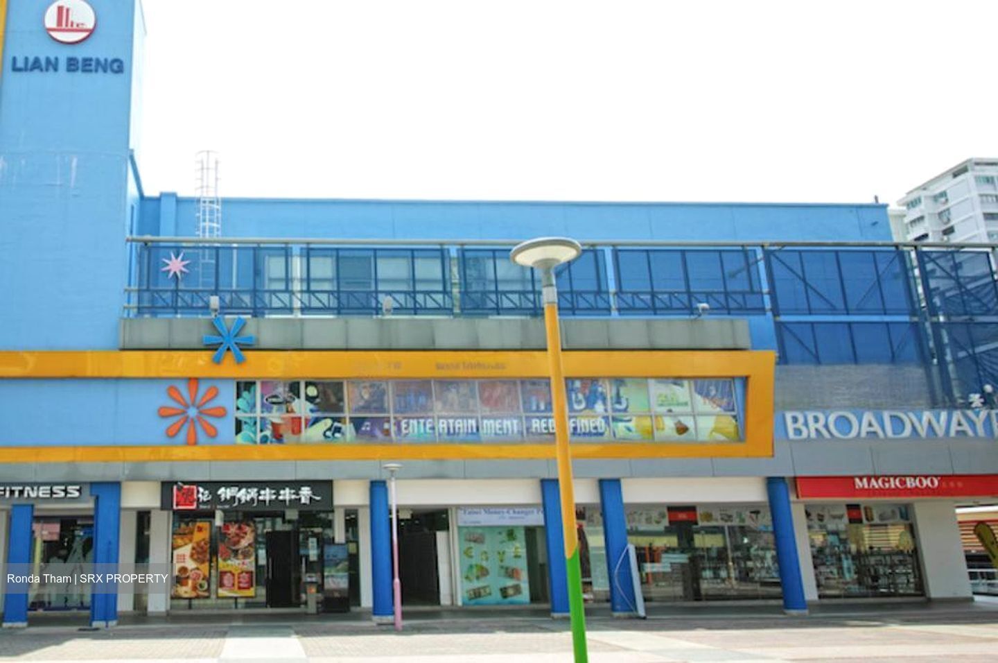 Broadway Cinema (D20), Retail #475287911